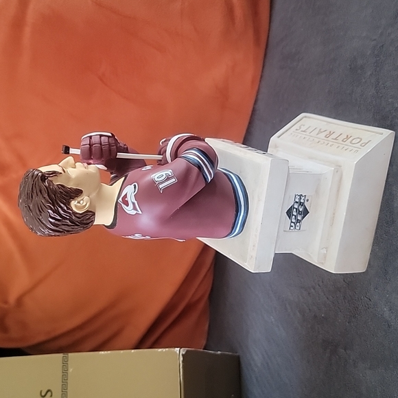 Joe Sakic Avalanche player #19 plague - Picture 4 of 10